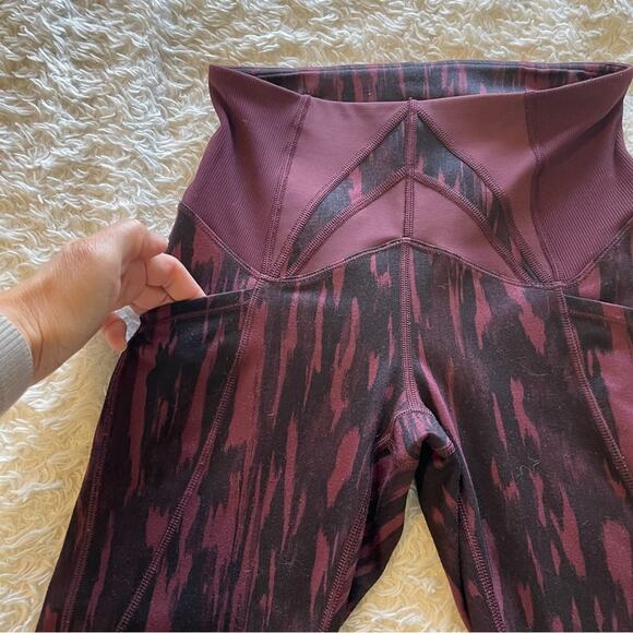 Lululemon Wunder Under Crop (Hi-Rise) *Full-On Luon Animal Size 4 - Picture 8 of 11